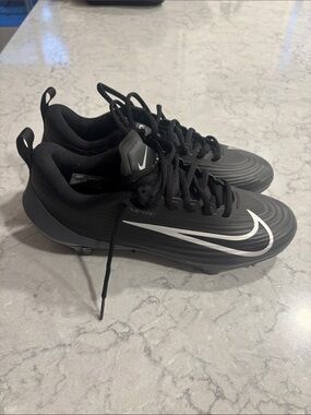 Nike Men’s Black Silver Football cleats